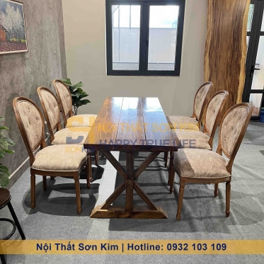 Khám phá Sự Tinh Tế của Bàn Ăn Gỗ Thông Ghế Louis Sơn Kim BGA52