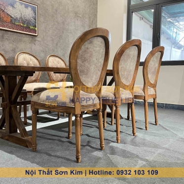 Khám phá Sự Tinh Tế của Bàn Ăn Gỗ Thông Ghế Louis Sơn Kim BGA52