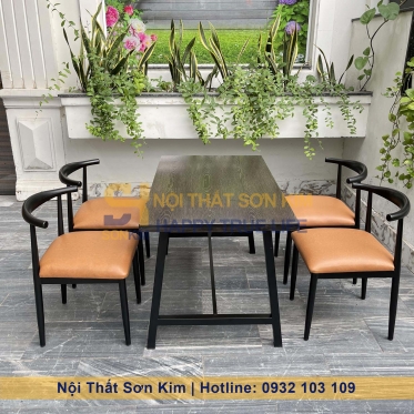 Bộ Bàn Ăn Chân A Kết Hợp Với Ghế Bull Sắt Rẻ Đẹp Chất Lượng BGA39