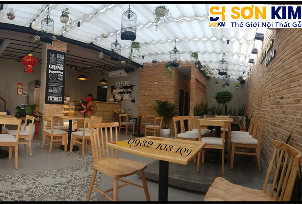 Hình 12: Bàn ghế cafe tại quán Cake Garden Coffee