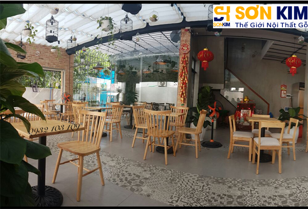 Hình 11: Bàn ghế cafe tại quán Cake Garden Coffee