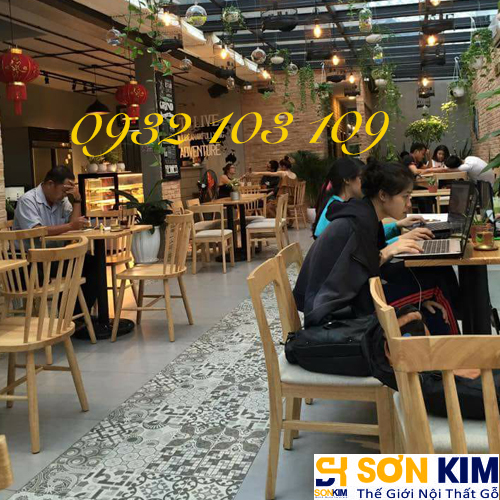 Hình 23: Bàn ghế cafe tại quán Cake Garden Coffee