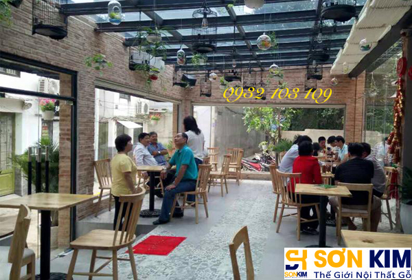 Hình 6: Bàn ghế cafe tại quán Cake Garden Coffee