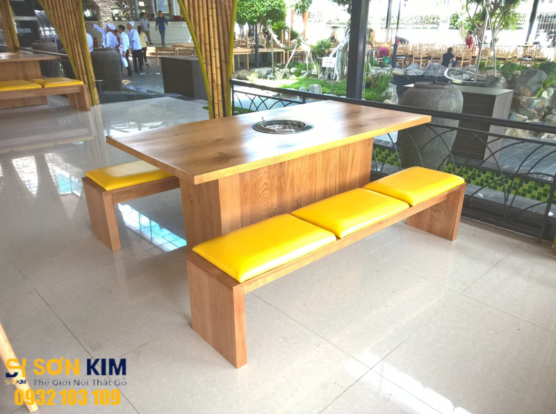 bàn ghế nhà hàng tại nhà hàng Hoàng Quyên