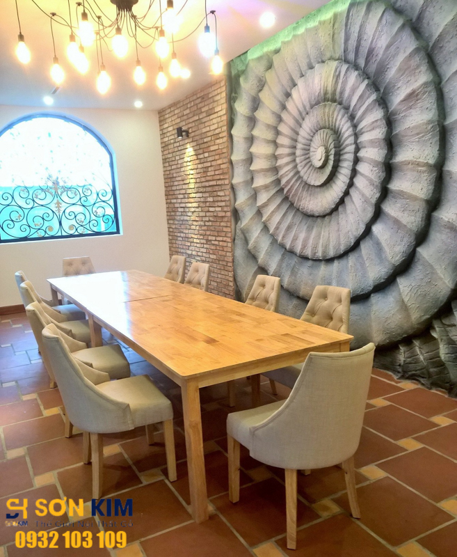 bàn ghế nhà hàng tại nhà hàng Hoàng Quyên