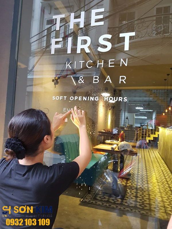 bàn ghế nhà hàng tại nhà hàng thefrist