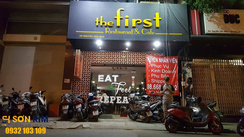 bàn ghế nhà hàng tại nhà hàng thefrist