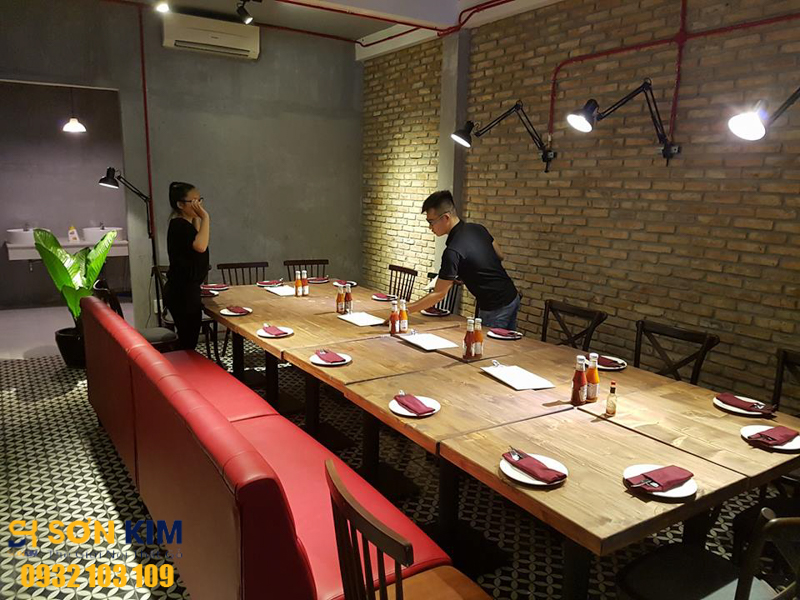 bàn ghế nhà hàng tại nhà hàng thefrist