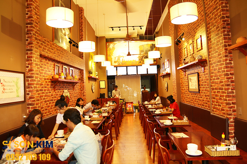 Bàn ghế nhà hàng tại Nhà Hàng Ơ Thương