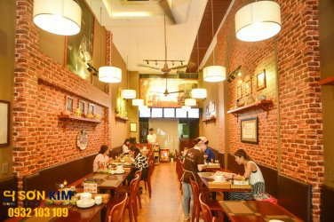 Hình 8: Bàn ghế nhà hàng tại Nhà Hàng Ơ Thương