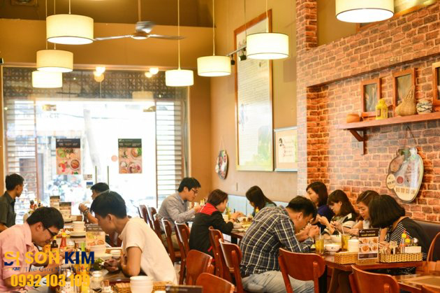 Hình 9: Bàn ghế nhà hàng tại Nhà Hàng Ơ Thương