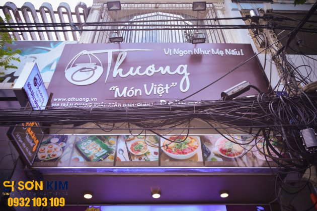 Hình 6: Bàn ghế nhà hàng tại Nhà Hàng Ơ Thương