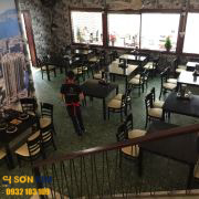 bàn ghế quán ăn tại quán bún bò Thầy Y