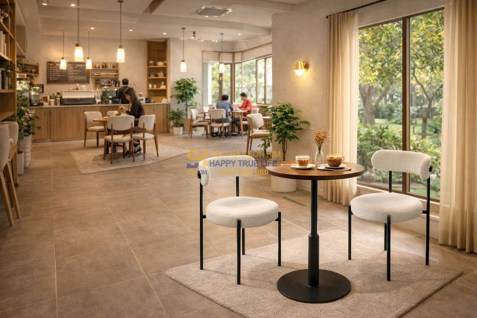 bàn tròn cafe đẹp trong không gian quán cà phê tại TP.HCM