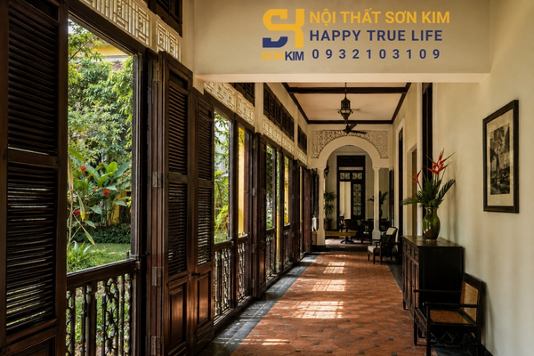 Nguồn gốc phong cách Indochine với cửa chớp gỗ và hành lang thông gió