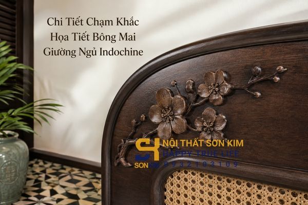 chi tiết chạm khắc họa tiết bông mai giường ngủ Indochine