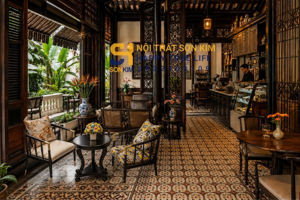 Mẫu quán cà phê phong cách Đông Dương truyền thống với gỗ sẫm, gạch bông và bình phong