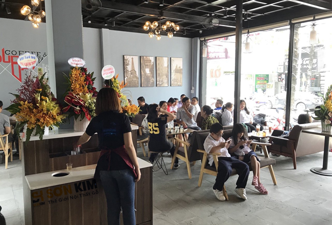 bàn ghế cafe thiết kế theo phong cách hiện đại