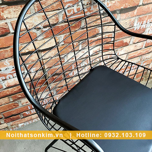 ban ghe cafe ngoai troi sat