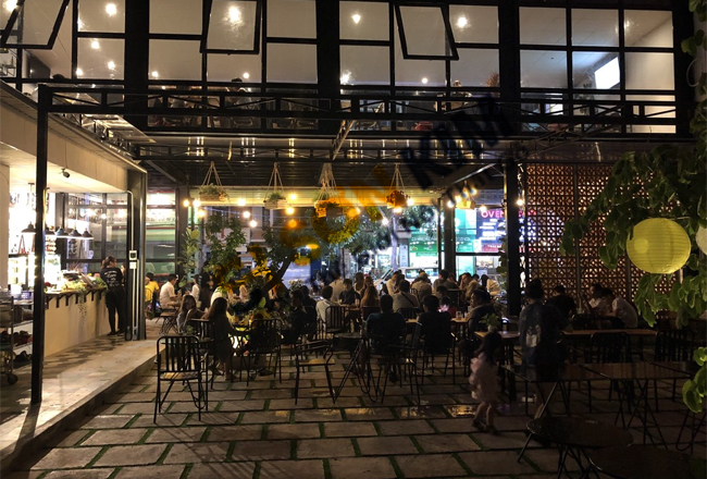 bàn ghế quán cafe