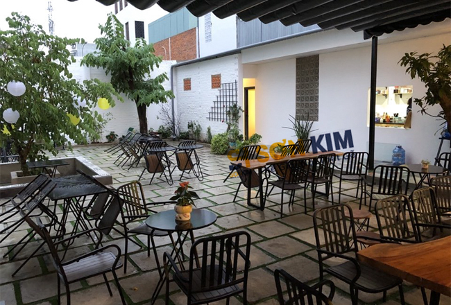 bàn ghế cafe mặt gỗ khung sắt 