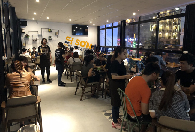bàn ghế cafe gỗ nệm