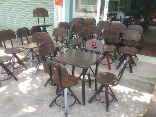 Mẫu bàn ghế giả cổ (Vintage) tại quán cafe SUSU