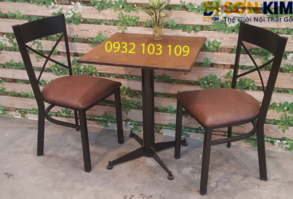 ban ghe cafe ngoai troi