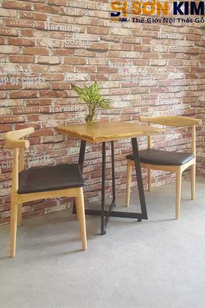 ban ghe cafe ngoai troi dep