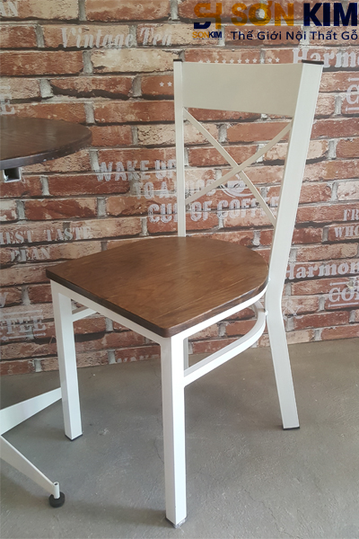 ban ghe cafe ngoai troi