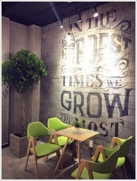 ban ghe go quan cafe