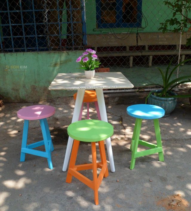 ban ghe ca phe ngoai troi